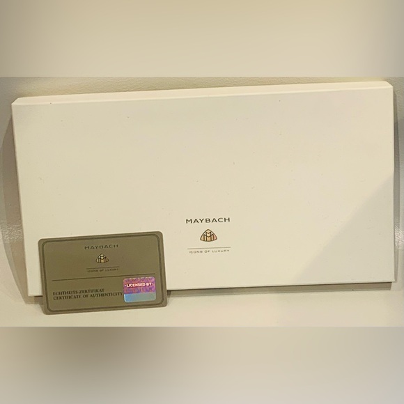 New MAYBACH Make-UP Bag - Picture 4 of 10